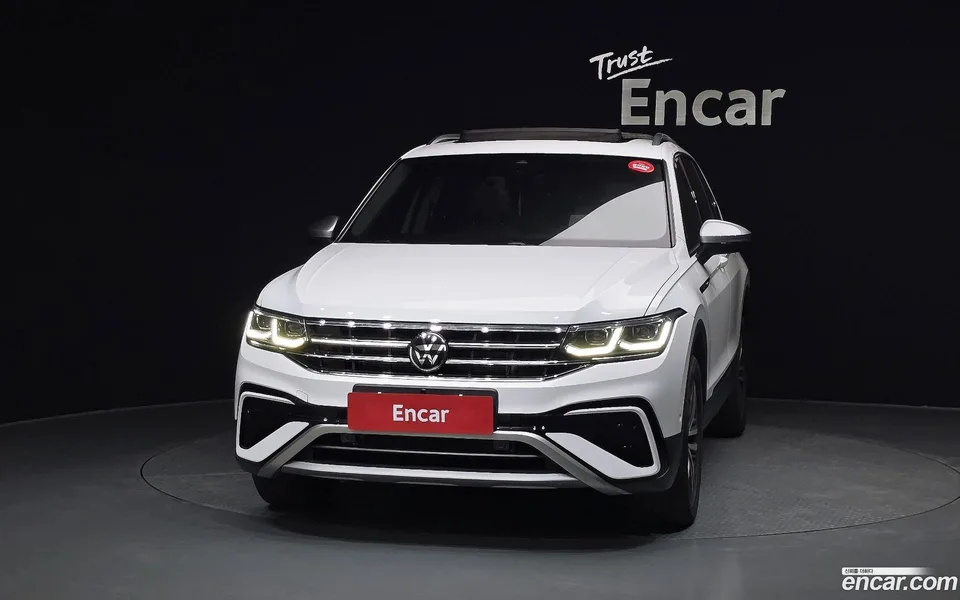 Volkswagen Tiguan Allspace 2.0 TSI 2023 — thumbnail 3