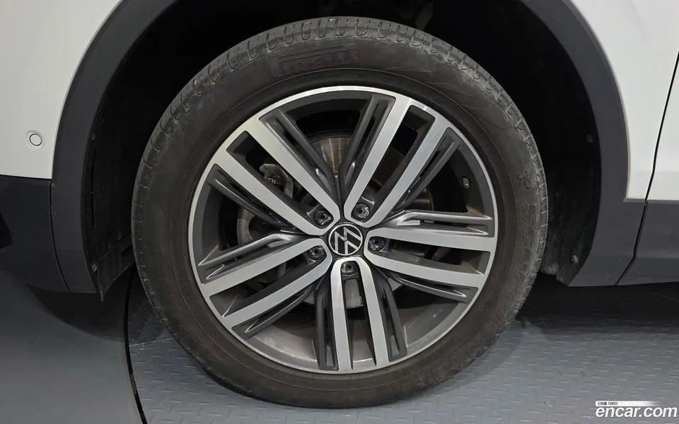 Volkswagen Tiguan Allspace 2.0 TSI 2023 — thumbnail 5