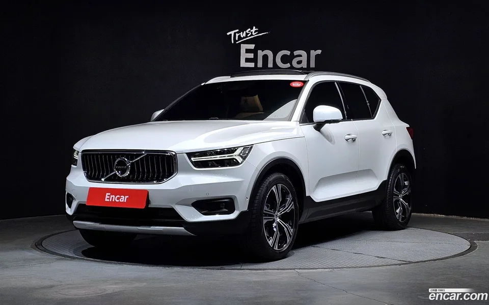Volvo XC40 B4 2022 — photo 1, buy with delivery to Moscow