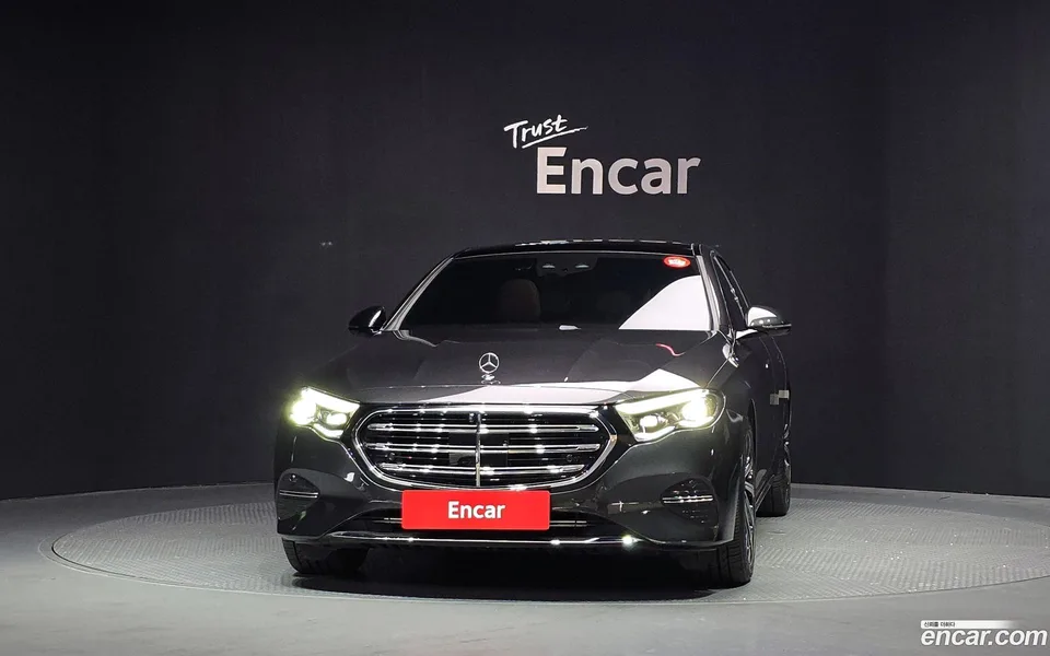 Mercedes-Benz E-Class E300 4MATIC 2024 — thumbnail 3