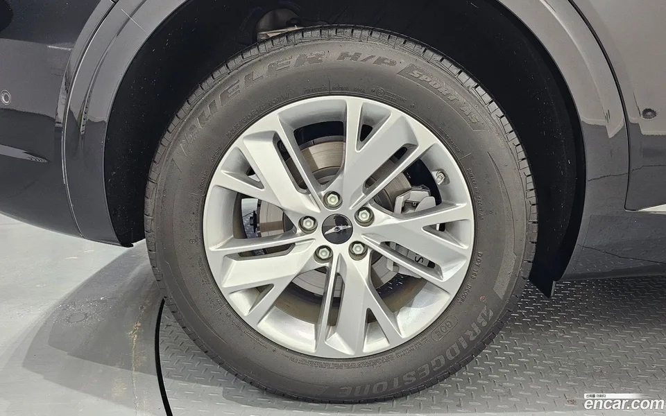 Genesis GV70 2.5T 2WD 2025 — миниатюра 2
