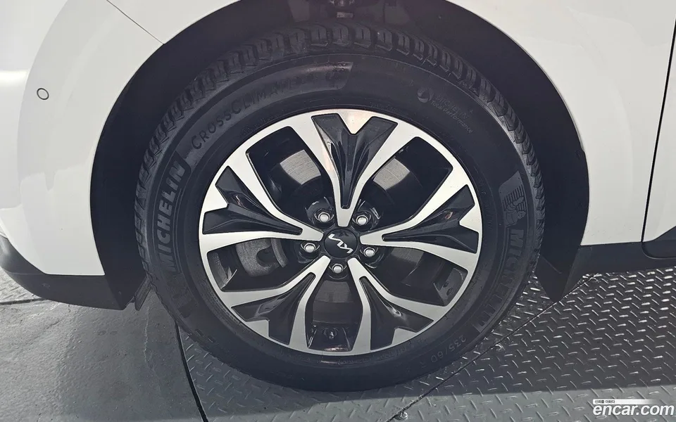 Kia Carnival 11 2023 — thumbnail 2