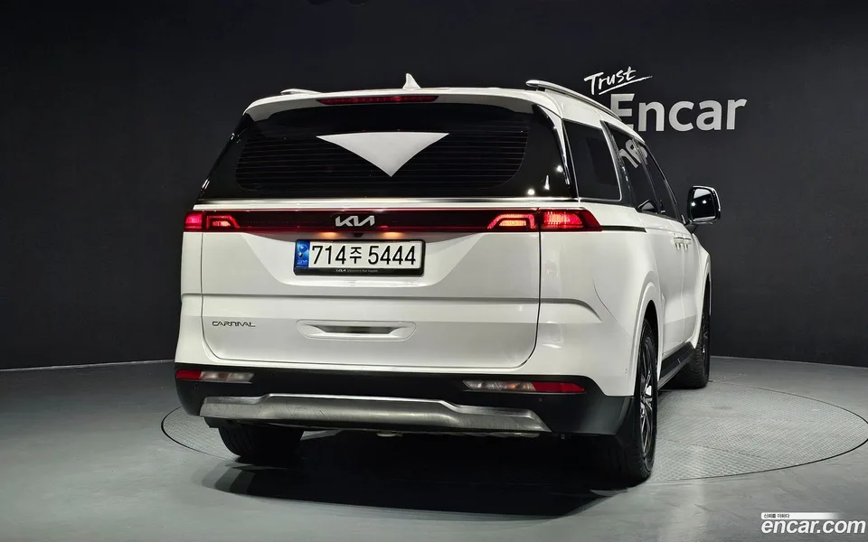 Kia Carnival 11 2023 — thumbnail 4