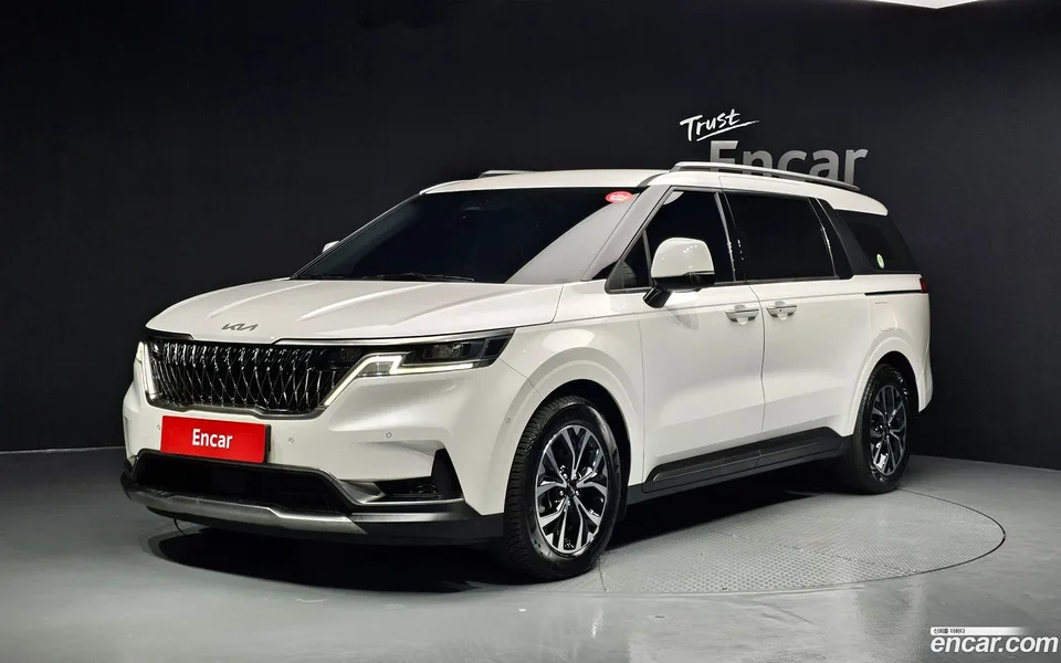 Kia Carnival 11 2023 — photo 1, buy with delivery to Moscow