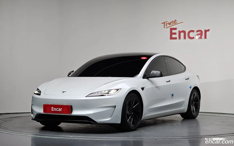 Tesla Model 3 AWD 2024 — photo 1, buy with delivery to Moscow