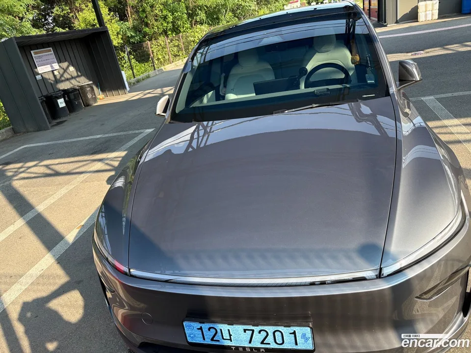 Tesla Model Y AWD 2025 — photo 1, buy with delivery to Moscow