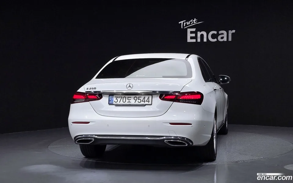 Mercedes-Benz E-Class E250 2022 — thumbnail 4