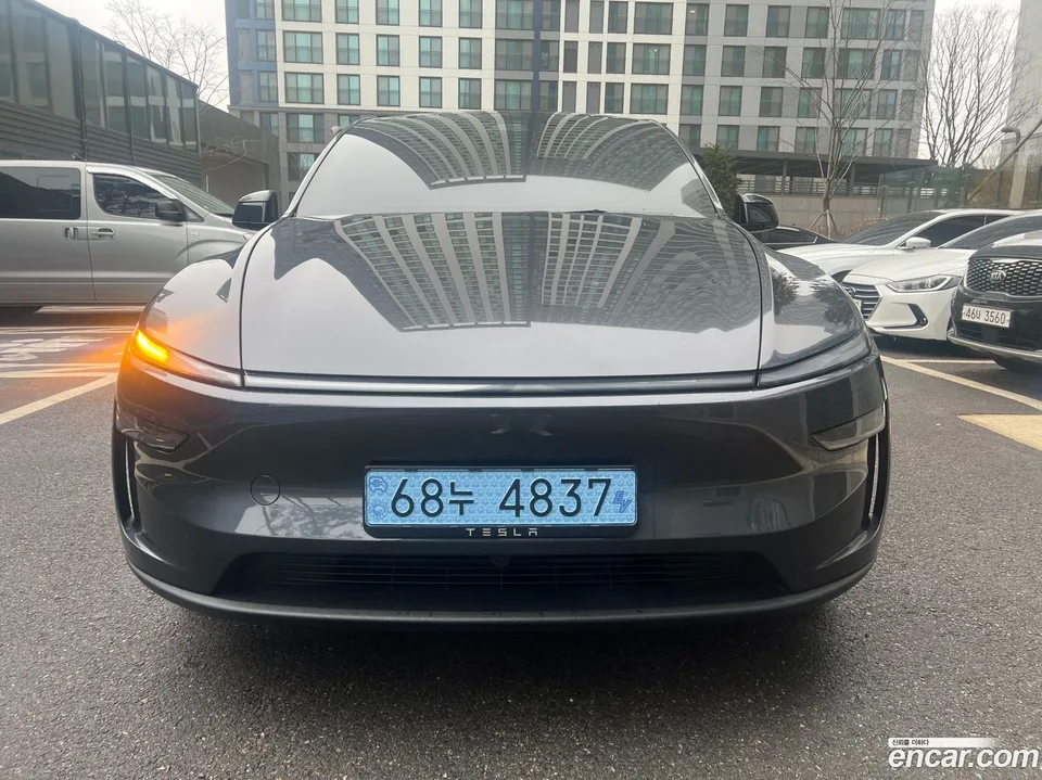 Tesla Model Y RWD 2025 — photo 1, buy with delivery to Moscow