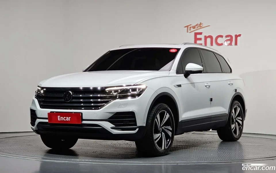 Volkswagen Touareg 3.0 TDI 2023 — photo 1, buy with delivery to Moscow