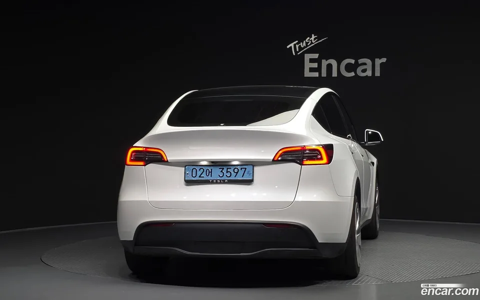 Tesla Model Y RWD 2024 — thumbnail 4