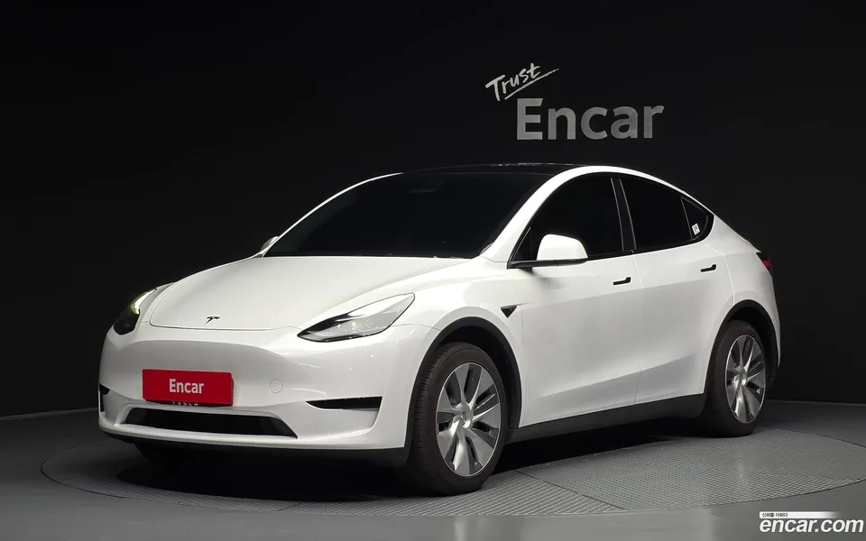 Tesla Model Y RWD 2024 — photo 1, buy with delivery to Moscow