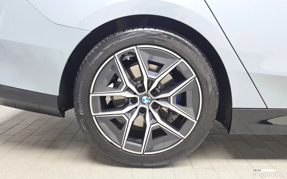 BMW 5 Series 523d M 2024 — thumbnail 5
