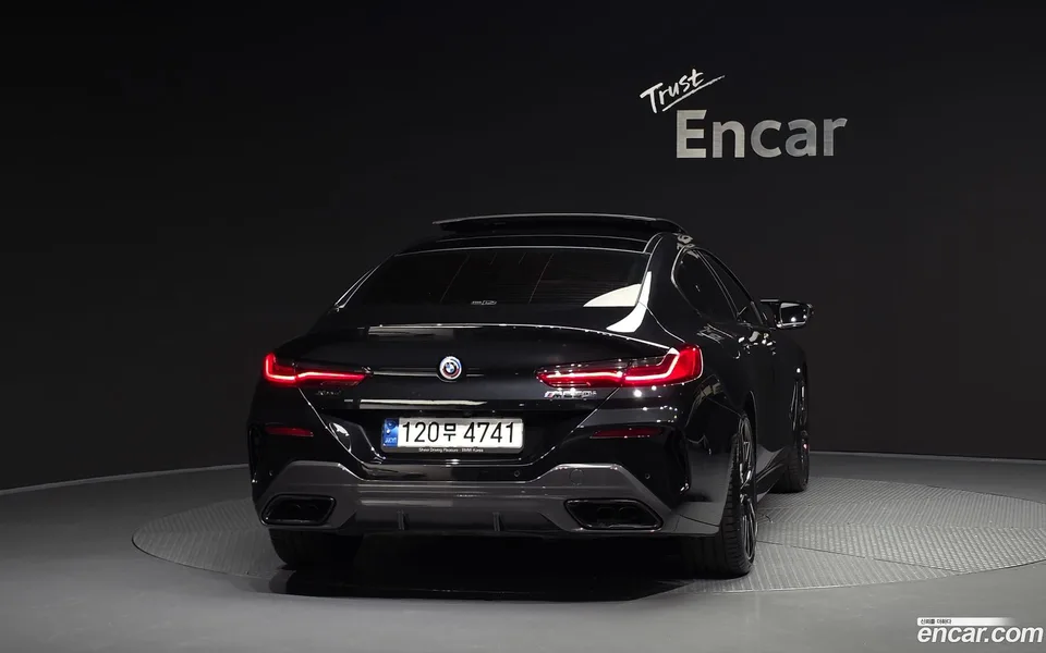 BMW 8 Series M850i xDrive 2023 — thumbnail 4