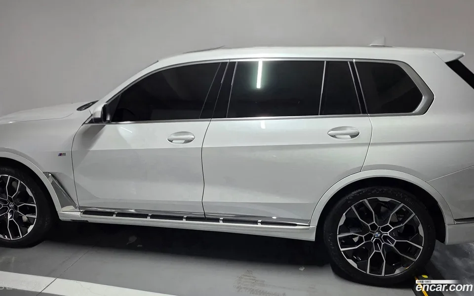 BMW X7 xDrive 40d M 6 2025 — photo 1, buy with delivery to Moscow