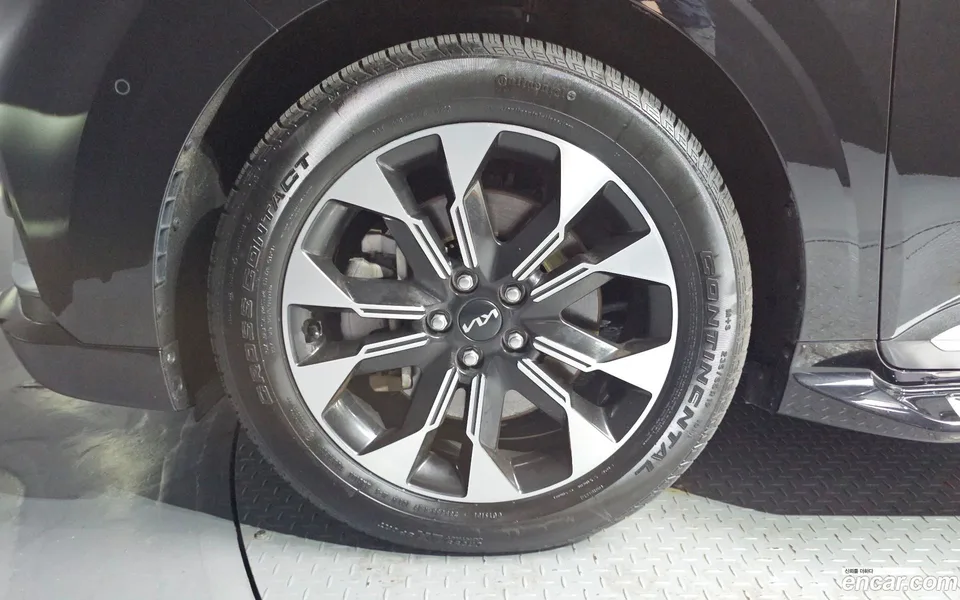 Kia Carnival 7 2023 — thumbnail 2