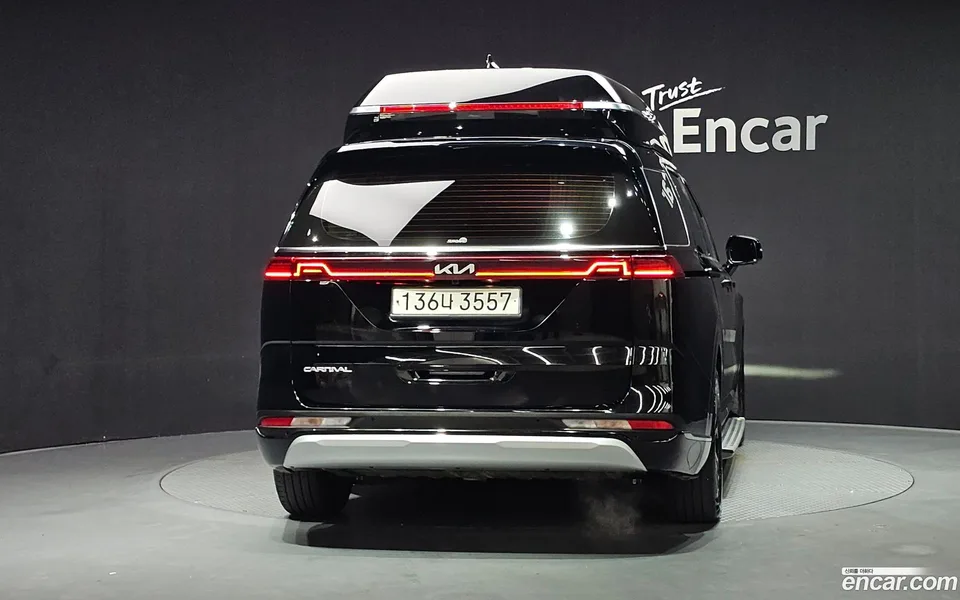 Kia Carnival 7 2023 — thumbnail 4