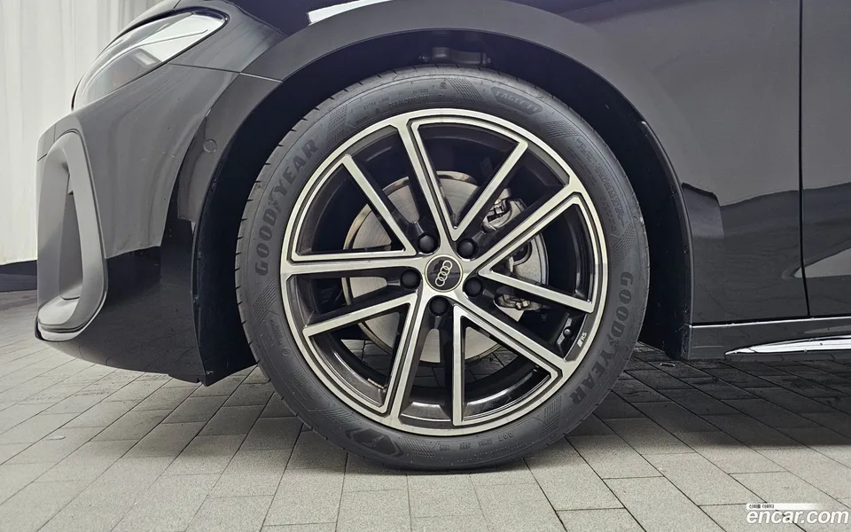 Audi A5 40 TFSI S Line 2025 — thumbnail 2