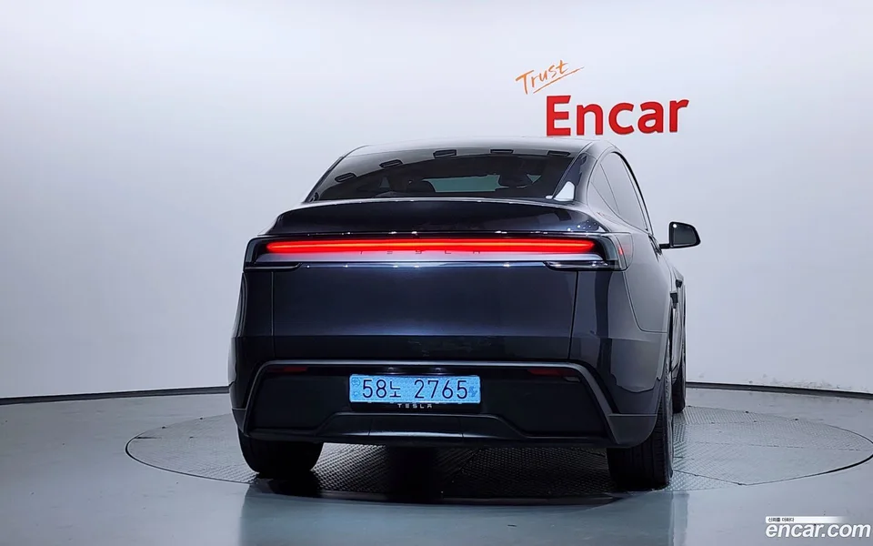 Tesla Model Y RWD 2025 — thumbnail 4