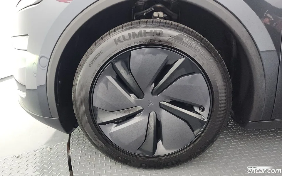 Tesla Model Y RWD 2025 — thumbnail 5