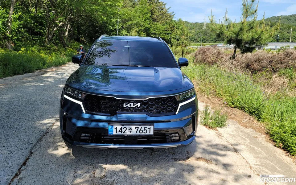 Kia Sorento 2.5T 2WD 2023 — photo 1, buy with delivery to Moscow