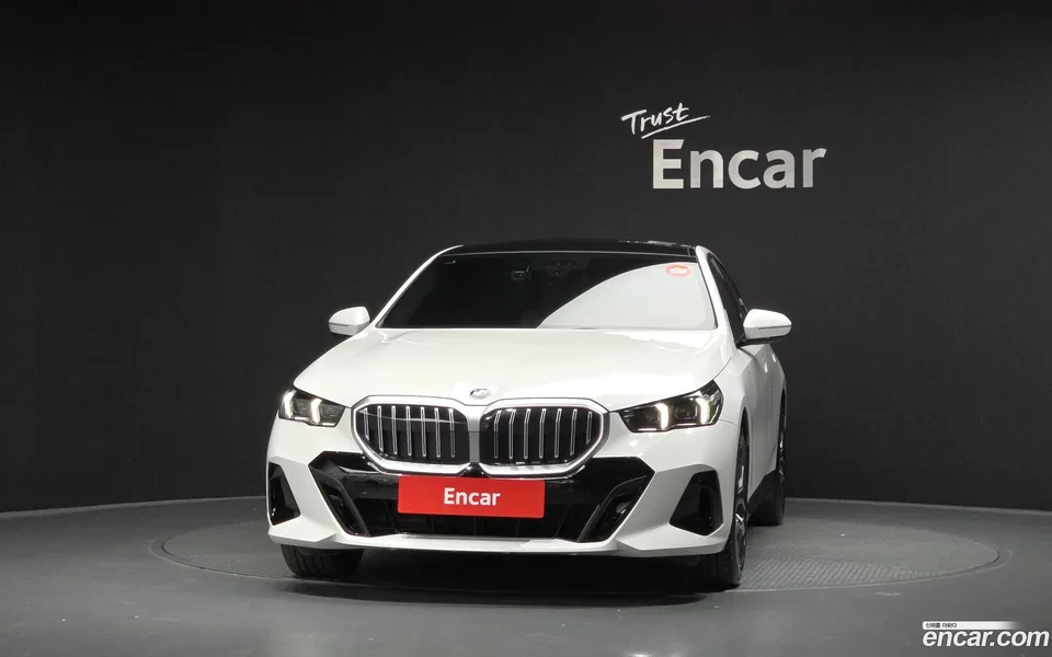 BMW 5 Series 520i M 2025 — thumbnail 3