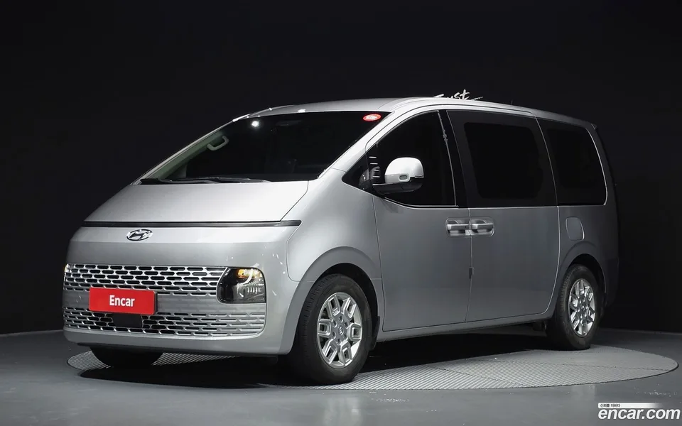 Hyundai Staria 4WD 9 2022 — photo 1, buy with delivery to Moscow