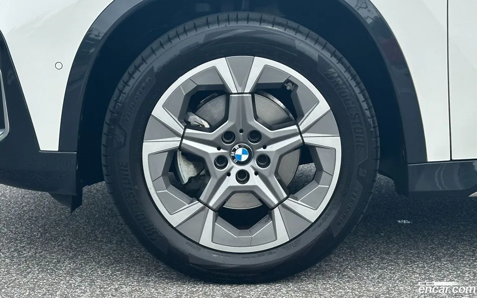 BMW X1 xDrive 20i xLine 2025 — thumbnail 2