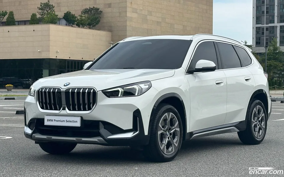 BMW X1 xDrive 20i xLine 2025 — photo 1, buy with delivery to Moscow