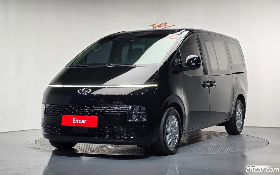 Hyundai Staria 5 2023 — photo 1, buy with delivery to Moscow