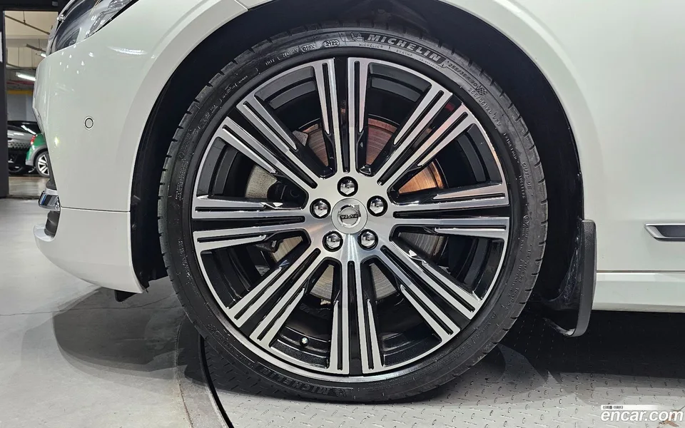 Volvo S90 B6 AWD 2023 — thumbnail 2