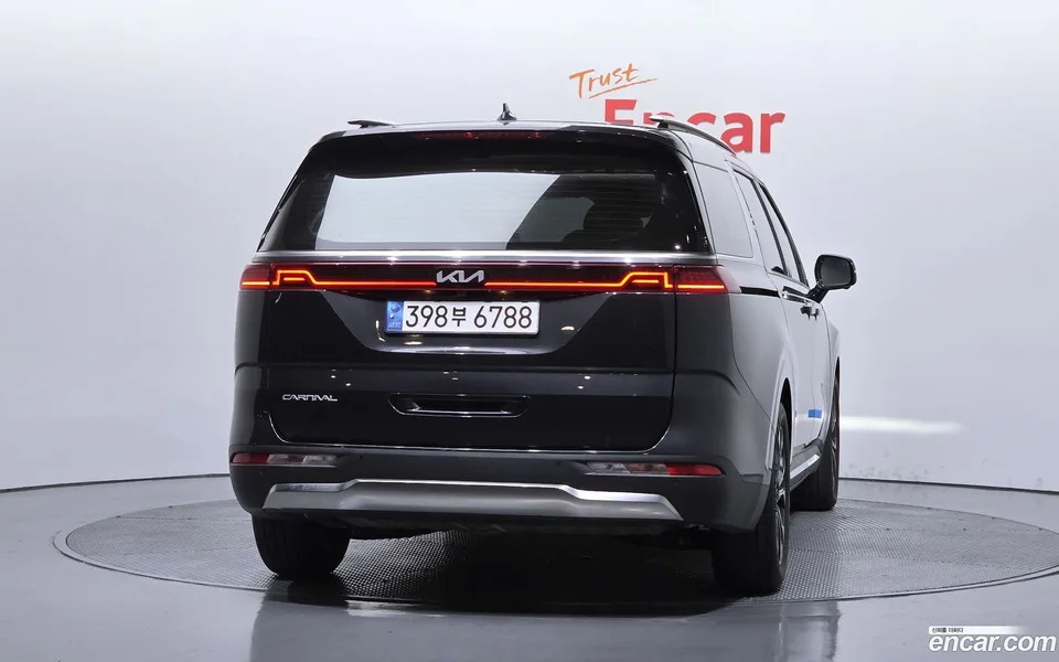 Kia Carnival 9 2023 — thumbnail 4