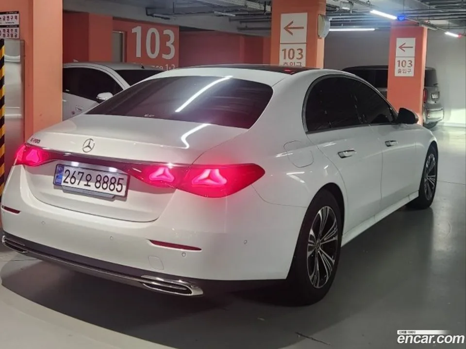 Mercedes-Benz E-Class E200 2025 — thumbnail 4