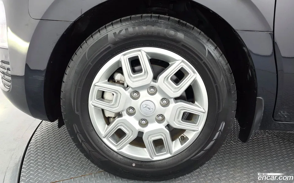 Hyundai Staria L3.5 5 2023 — thumbnail 2