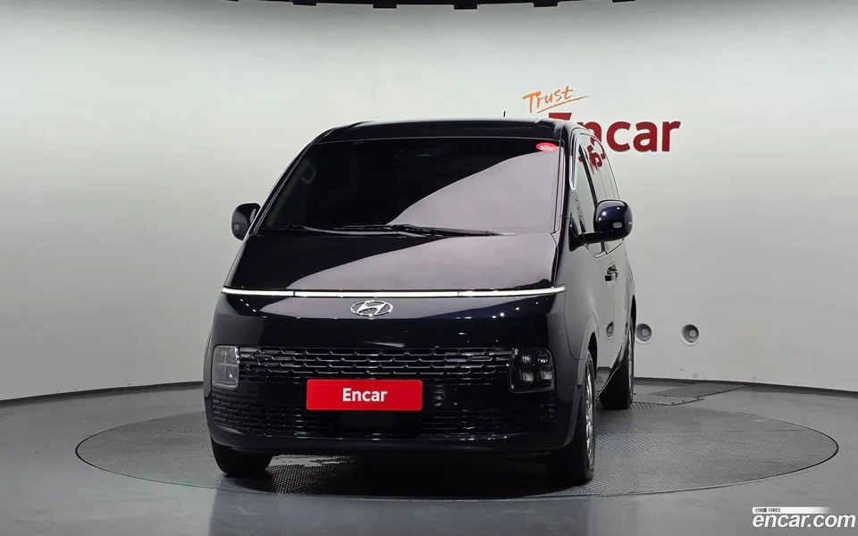 Hyundai Staria L3.5 5 2023 — thumbnail 3
