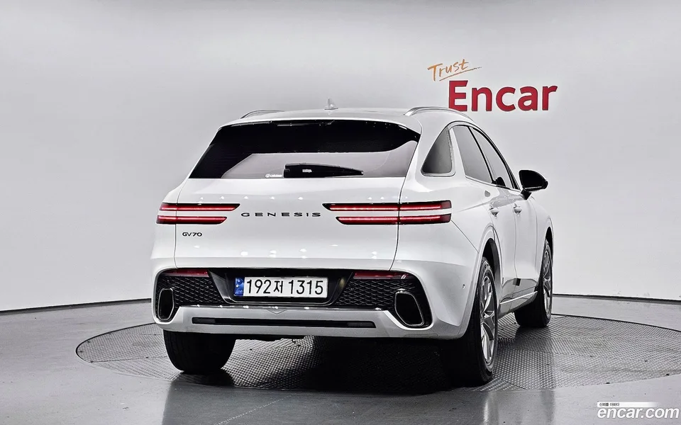 Genesis GV70 2.5T 2WD 2023 — thumbnail 4