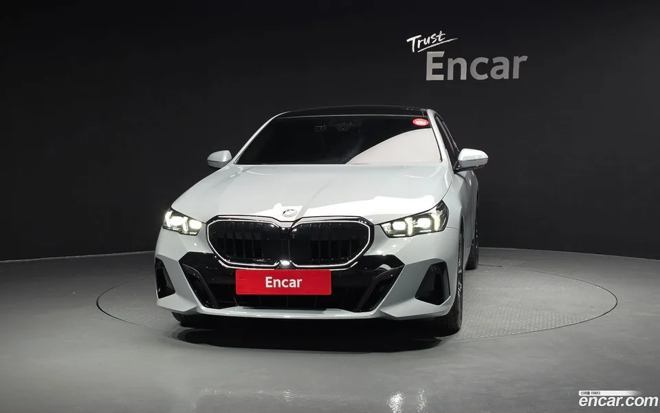BMW 5 Series 520i 2025 — thumbnail 3