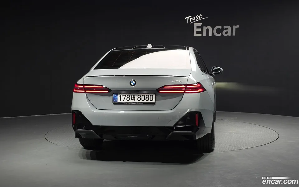 BMW 5 Series 520i 2025 — thumbnail 4
