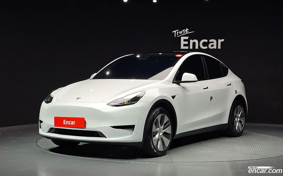 Tesla Model Y RWD 2024 — photo 1, buy with delivery to Moscow