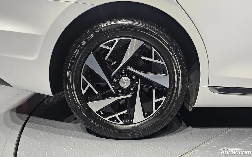 Hyundai Grandeur IG Hybrid 2022 — thumbnail 2