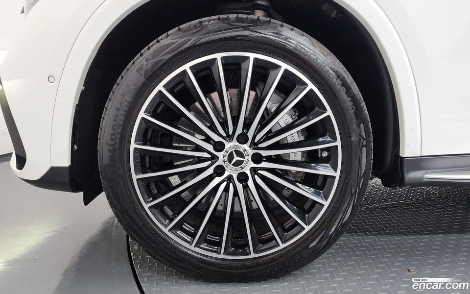 Mercedes-Benz GLC-Class GLC300 4MATIC 2024 — thumbnail 2