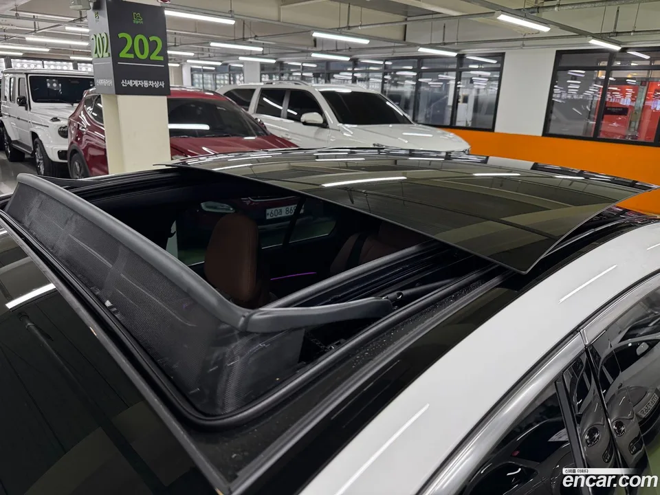 Mercedes-Benz E-Class E200 2025 — thumbnail 5