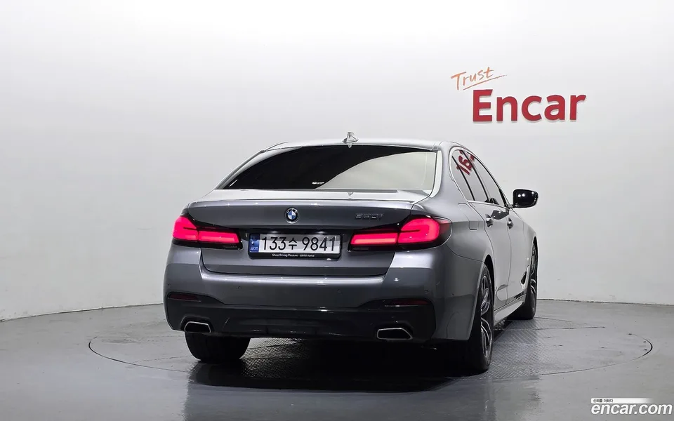 BMW 5 Series 520i M 2022 — thumbnail 4