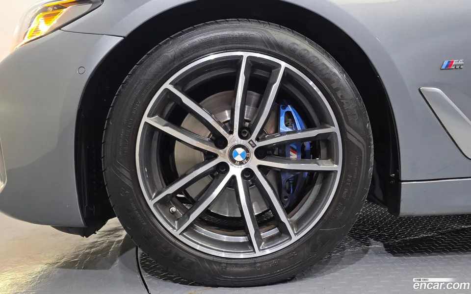 BMW 5 Series 520i M 2022 — thumbnail 5