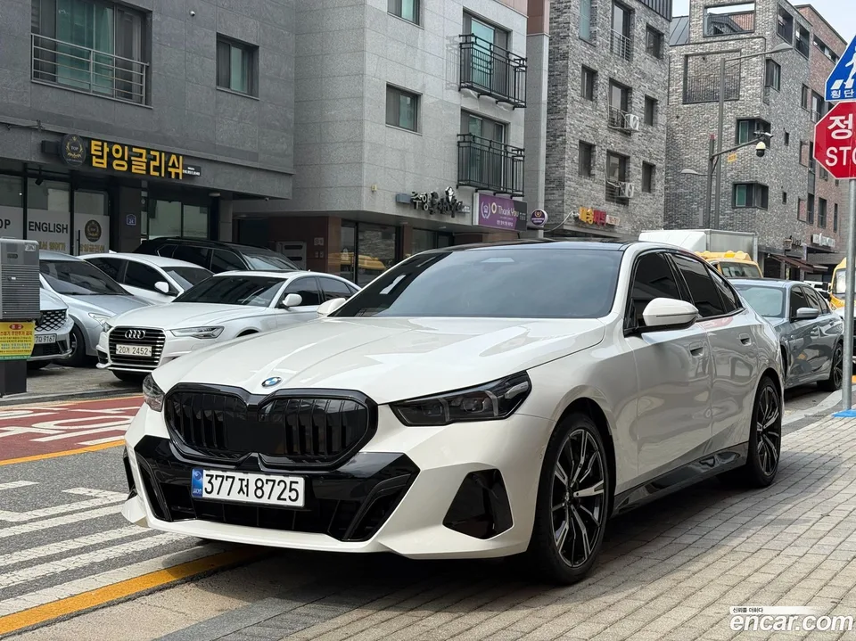 BMW 5 Series 530i xDrive M 2026 — фото 1, купить с доставкой в Москву