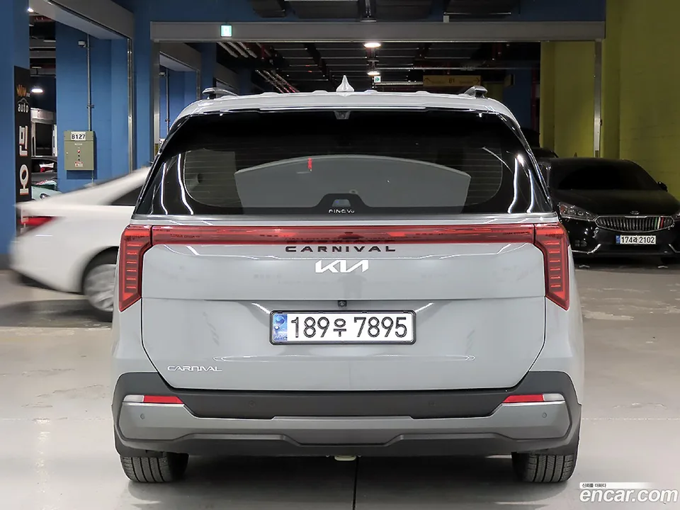 Kia Carnival 9 2023 — thumbnail 3