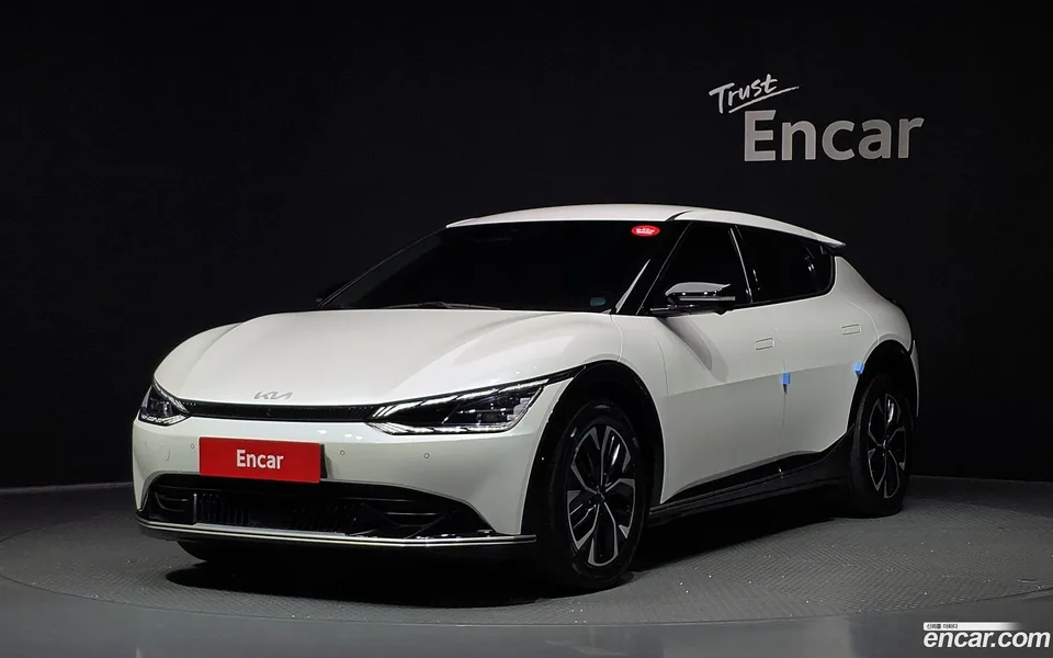 Kia EV6 2022 — photo 1, buy with delivery to Moscow