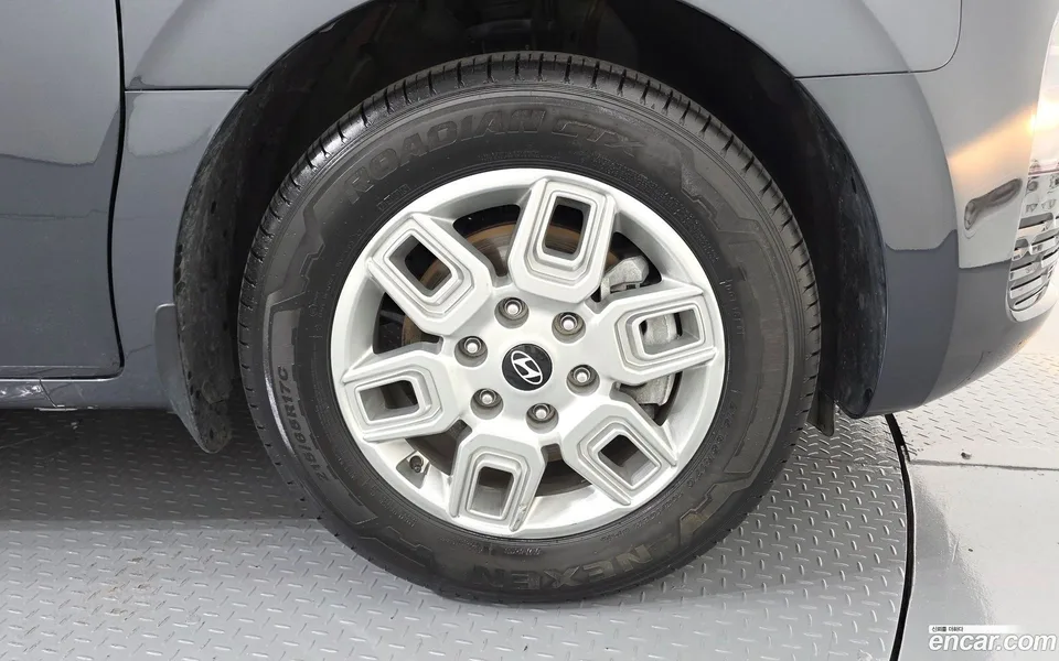 Hyundai Staria HEV 1.6 3 2024 — thumbnail 2