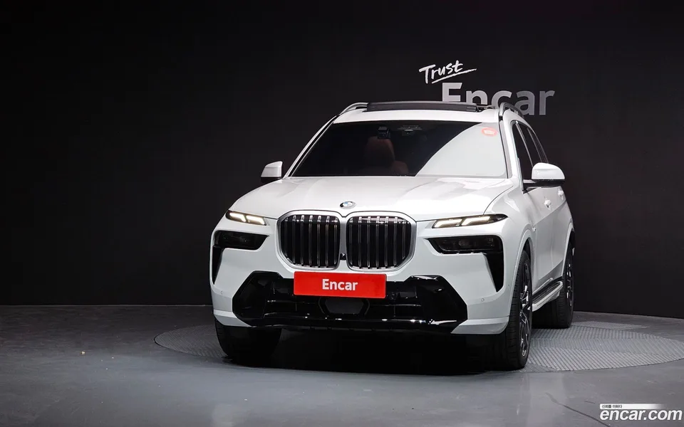 BMW X7 xDrive 40i M 6 2025 — thumbnail 3