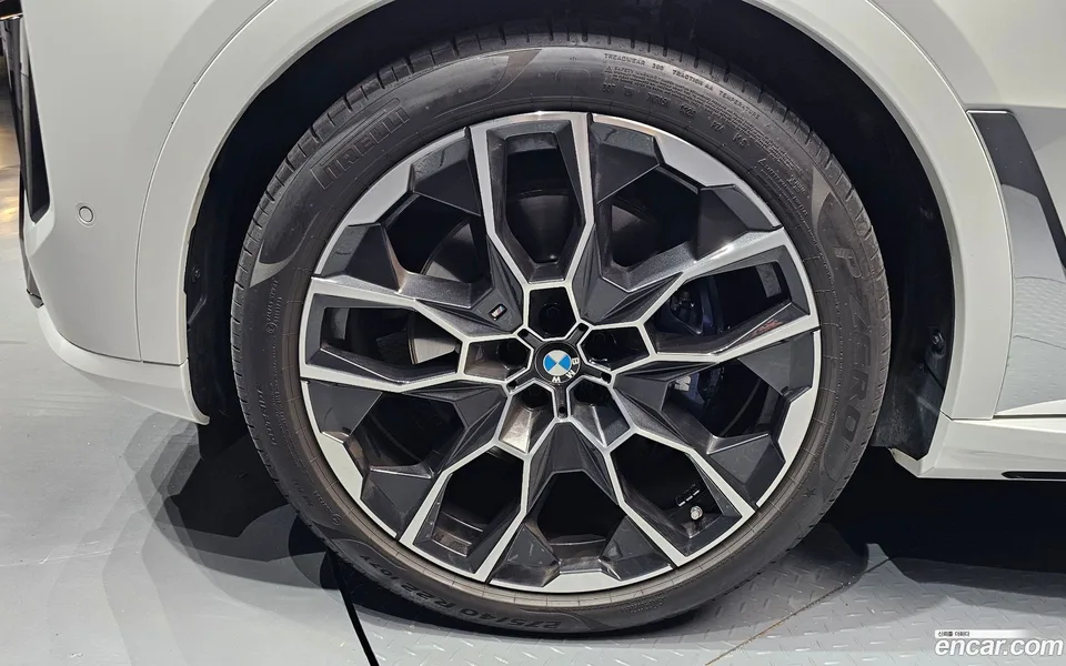 BMW X7 xDrive 40i M 6 2025 — thumbnail 5