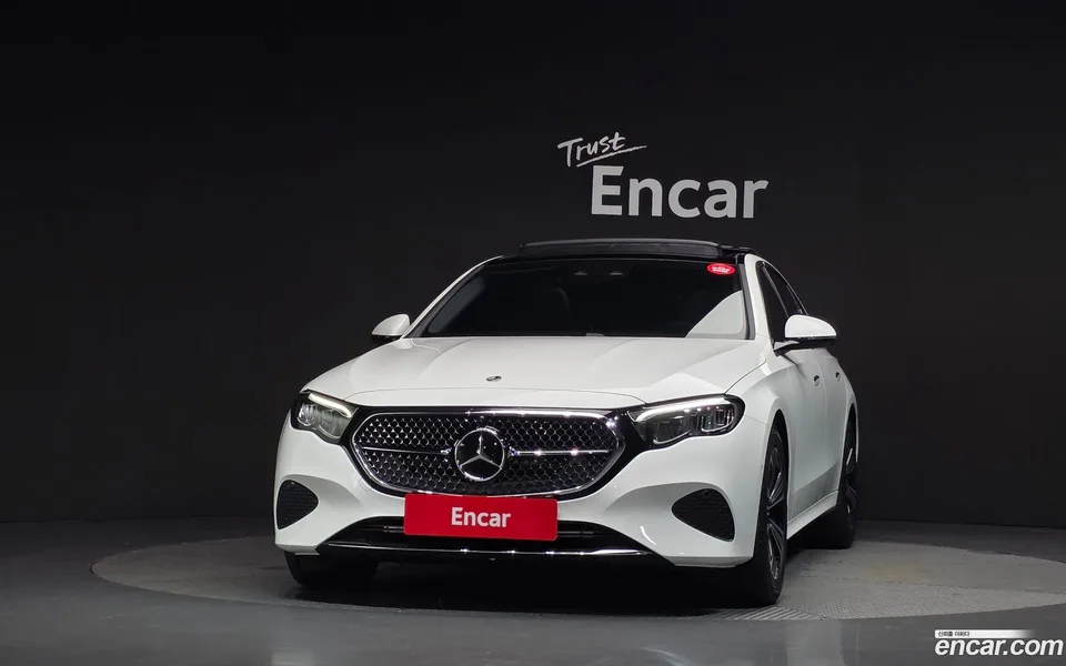 Mercedes-Benz E-Class E200 2025 — thumbnail 3